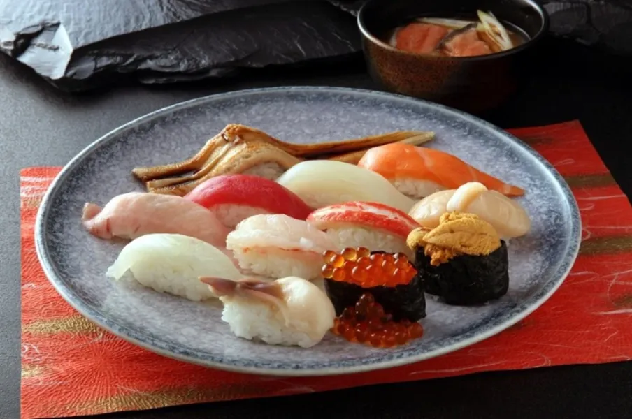 最短7日でカウンターデビュー!早番と遅番の2交代制◎月9~10日休み◎年間休日117日◎賞与2回 3